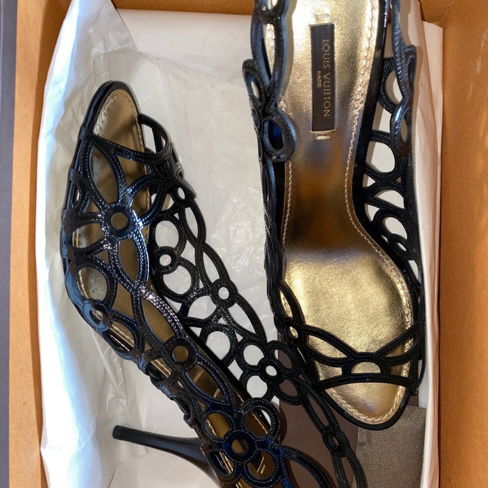 Louis Vuitton heels size 40